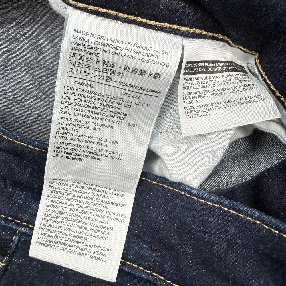 Levi's Bermuda Shorts Women's Size 29 Dark Wash Blue Denim Classic Pockets - Picture 5 of 11